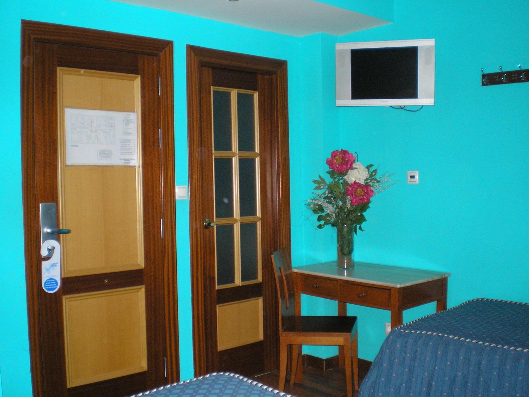 Auto Check In Hotel Las Nieves Jaca Eksteriør billede