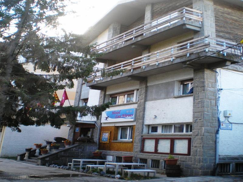 Auto Check In Hotel Las Nieves Jaca Eksteriør billede